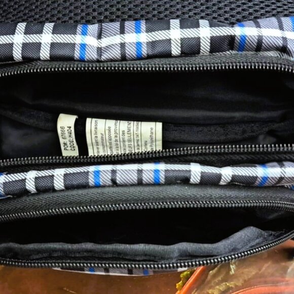 Reebok Unisex Striped Crossbody Waist Belt Bag Used Like New - Picture 2 of 3